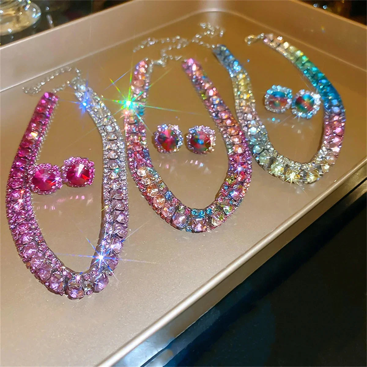 ๐ Crystal Glam โ Kleurrijke Geometrische Sieradenset (Ketting & Oorbellen)