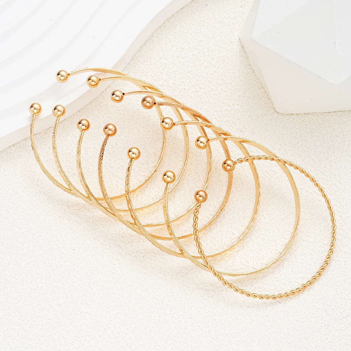 Golden Glow Luxe Bangle Set – 7 Delige Goudkleurige Armbandenset