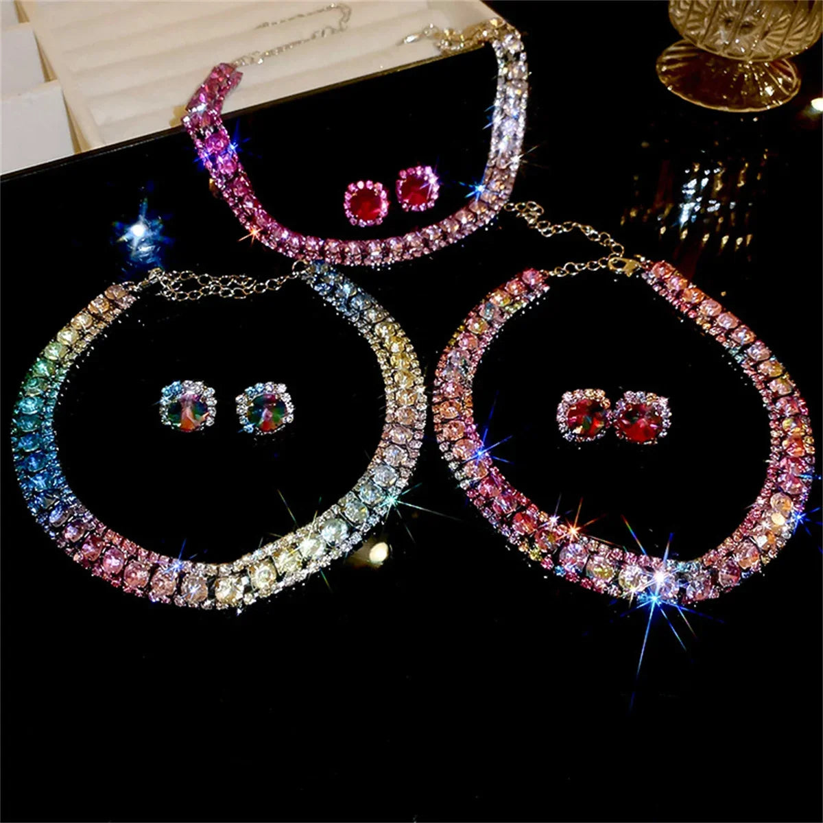 ๐ Crystal Glam โ Kleurrijke Geometrische Sieradenset (Ketting & Oorbellen)