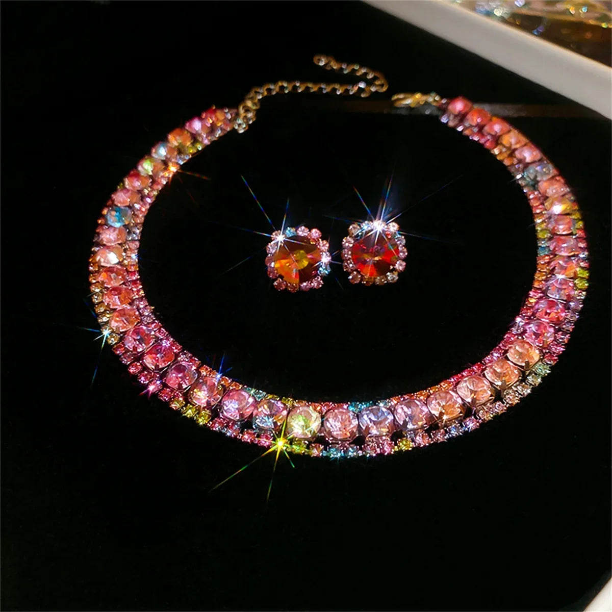 ๐ Crystal Glam โ Kleurrijke Geometrische Sieradenset (Ketting & Oorbellen)