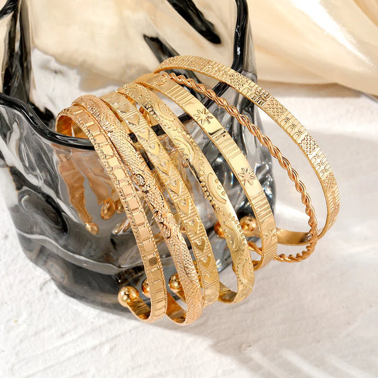 Golden Glow Luxe Bangle Set – 7 Delige Goudkleurige Armbandenset