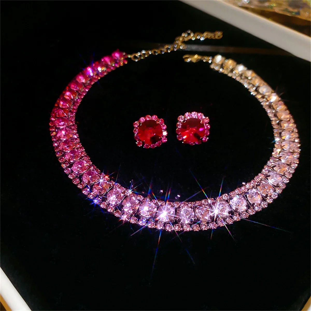 ๐ Crystal Glam โ Kleurrijke Geometrische Sieradenset (Ketting & Oorbellen)