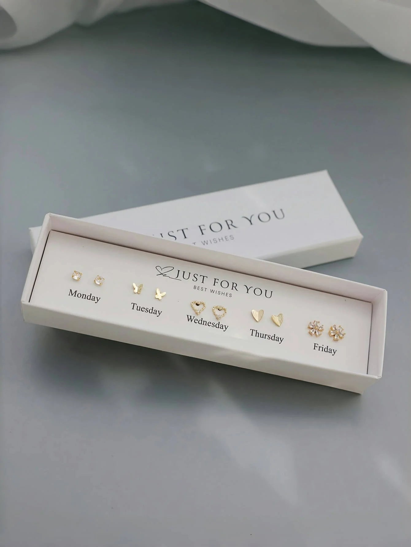 ๐ GlowGold Oorbellenbox โ Elke Dag een Nieuwe Sparkle"