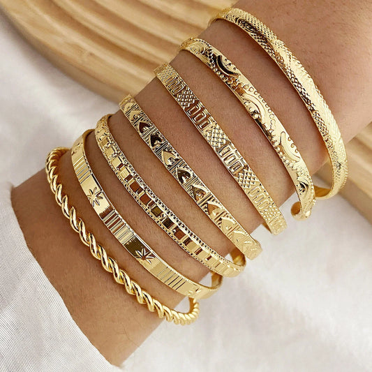 Golden Glow Luxe Bangle Set – 7 Delige Goudkleurige Armbandenset